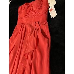 ❤️ Gorgeous cocktail dress, very soft fabric and rich design stitching details